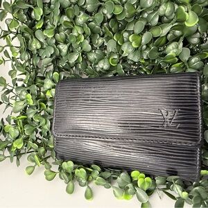 Louis Vuitton vintage black epi leather 6 key case
